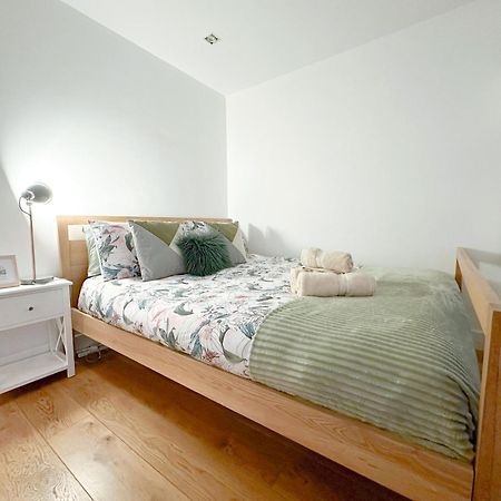 Chic 3 Bedroom Flat With Private Terrace In Holloway Near Finsbury Park لندن المظهر الخارجي الصورة