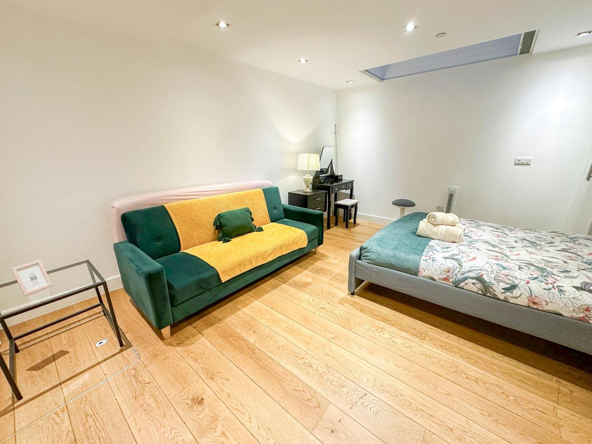 Chic 3 Bedroom Flat With Private Terrace In Holloway Near Finsbury Park لندن المظهر الخارجي الصورة