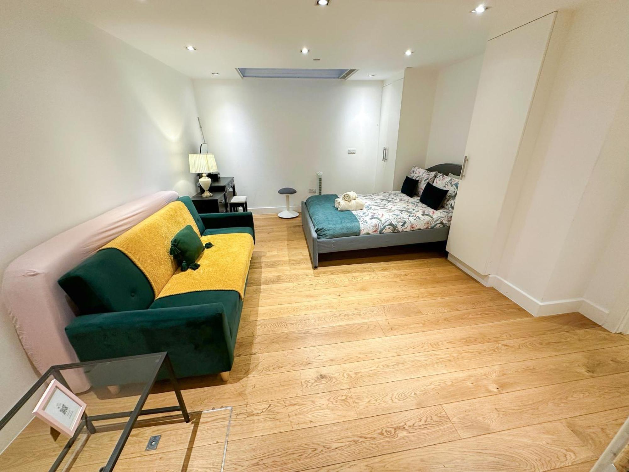 Chic 3 Bedroom Flat With Private Terrace In Holloway Near Finsbury Park لندن المظهر الخارجي الصورة