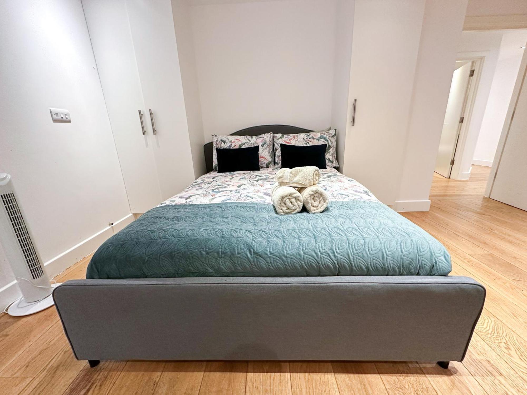 Chic 3 Bedroom Flat With Private Terrace In Holloway Near Finsbury Park لندن المظهر الخارجي الصورة