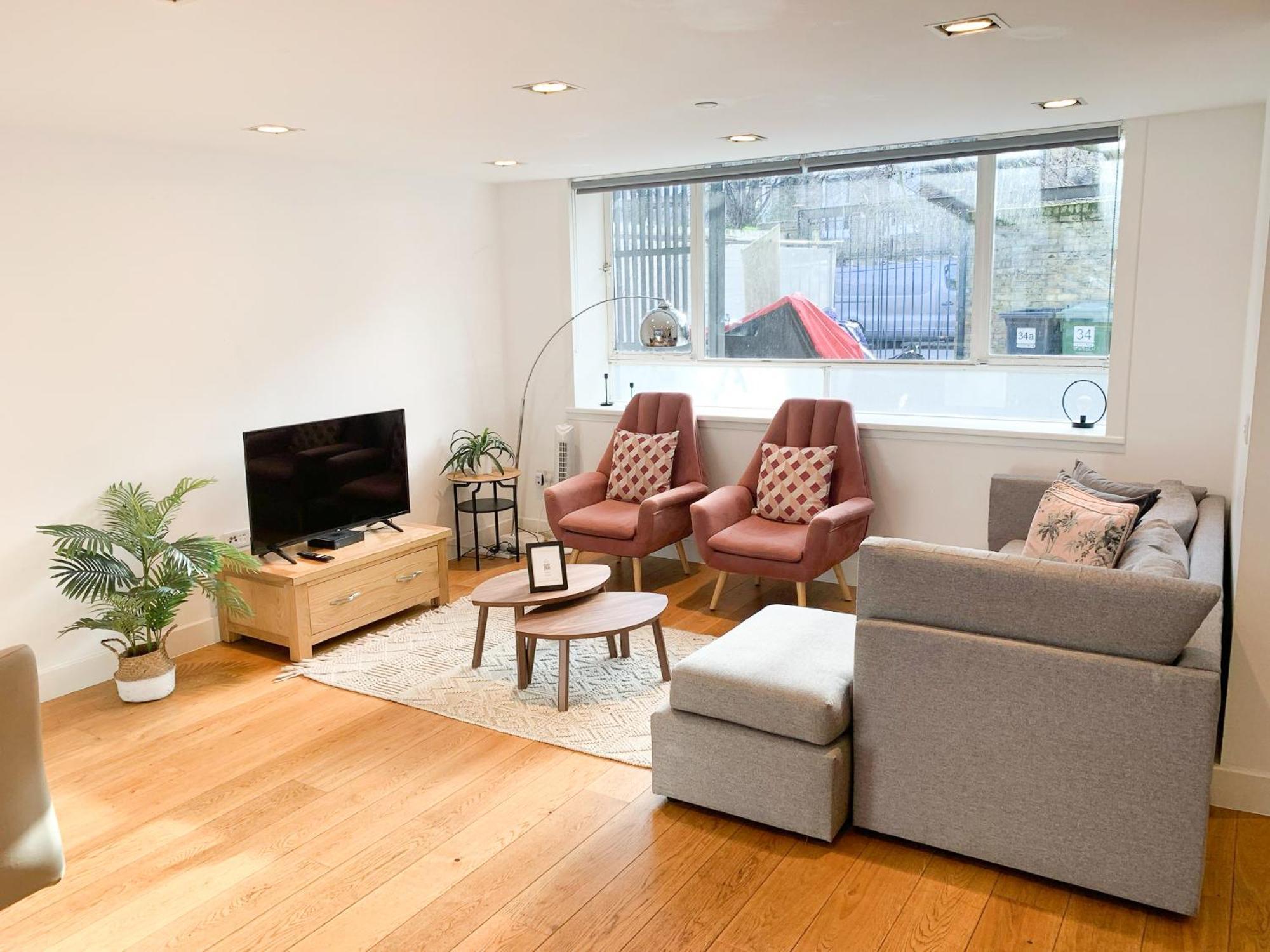 Chic 3 Bedroom Flat With Private Terrace In Holloway Near Finsbury Park لندن المظهر الخارجي الصورة