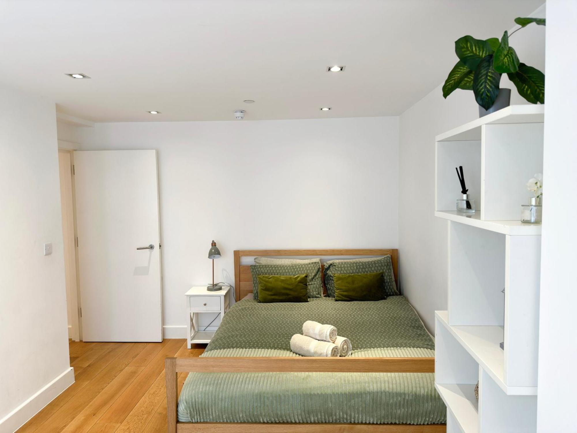 Chic 3 Bedroom Flat With Private Terrace In Holloway Near Finsbury Park لندن المظهر الخارجي الصورة