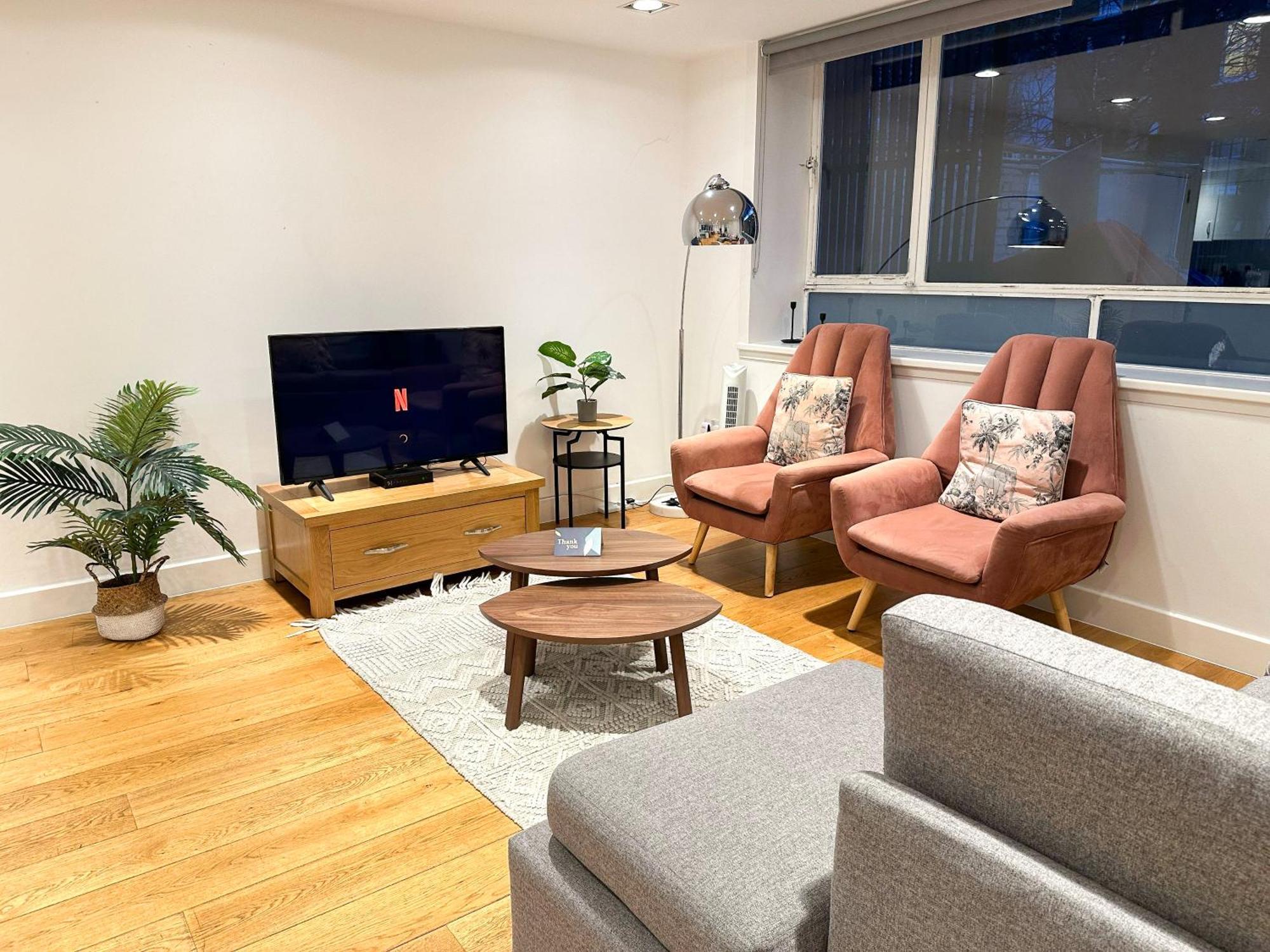 Chic 3 Bedroom Flat With Private Terrace In Holloway Near Finsbury Park لندن المظهر الخارجي الصورة