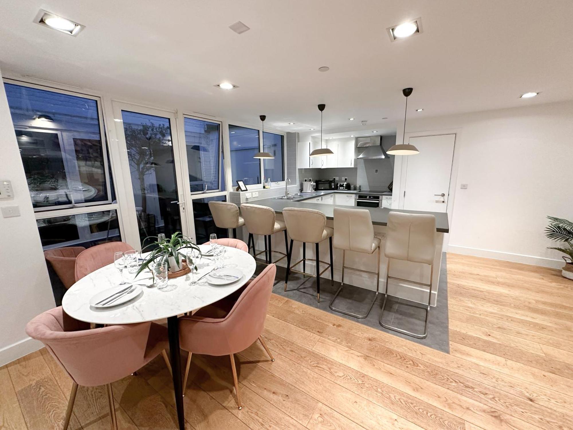 Chic 3 Bedroom Flat With Private Terrace In Holloway Near Finsbury Park لندن المظهر الخارجي الصورة