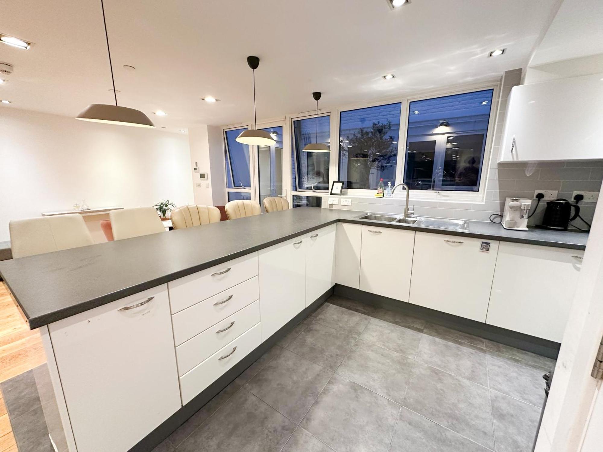 Chic 3 Bedroom Flat With Private Terrace In Holloway Near Finsbury Park لندن المظهر الخارجي الصورة